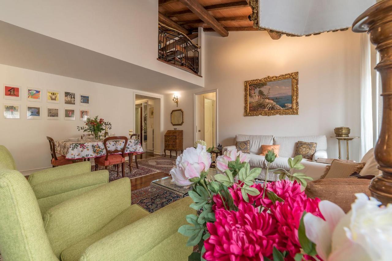 Quiet And Classic On Two Floors, By Trevi Fountain - Fromhometorome Appartamento *
